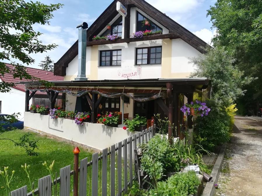 Penzion U Kostela Mlaka Exterior photo